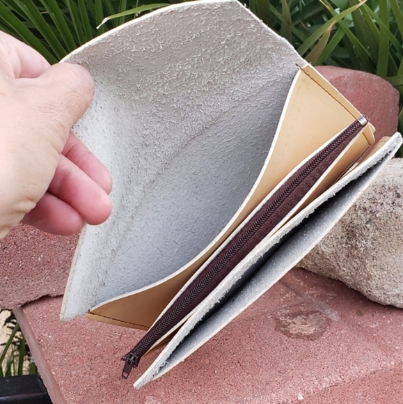 HILMYNA‎ Clutch Wallet - Picture 8 of 10